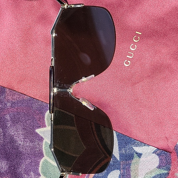 Authentic Gucci Sunglasses - Picture 5 of 13